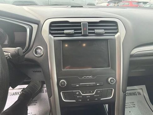 Used 2020 Ford Fusion SE FWD image 18