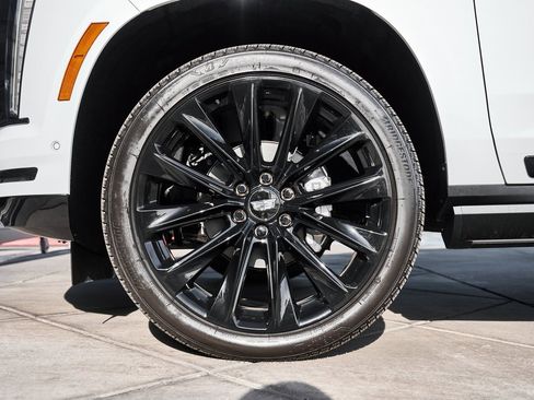 Used 2026 Cadillac Escalade Platinum Sport w/ LPO, ONYX Package image 3