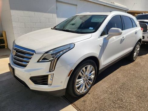 Used 2019 Cadillac XT5 Premium Luxury w/ Driver Assist Package FWD image 3