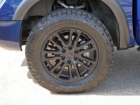 Used 2021 Nissan Titan PRO-4X w/ Pro-4x Convenience Package AWD/4WD image 15