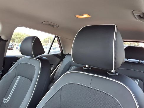 Certified 2025 Hyundai Venue Limited FWD image 13