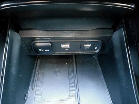 Used 2024 Kia Telluride EX w/ EX Captain's Chair Package image 25