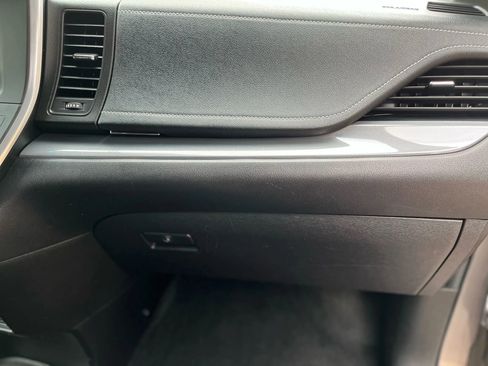 Used 2017 Toyota Sienna SE image 27