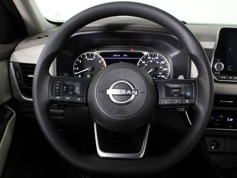 Certified 2024 Nissan Rogue SV FWD image 10