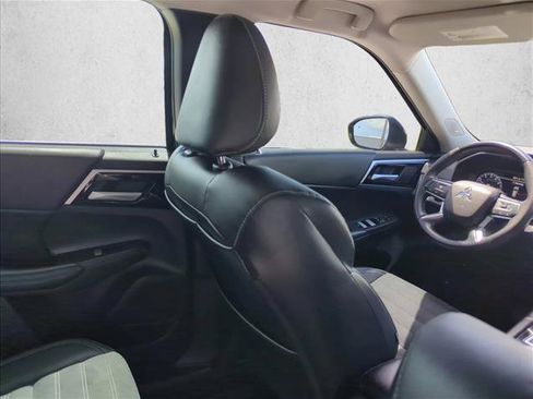 Used 2023 Mitsubishi Outlander SE AWD/4WD image 23