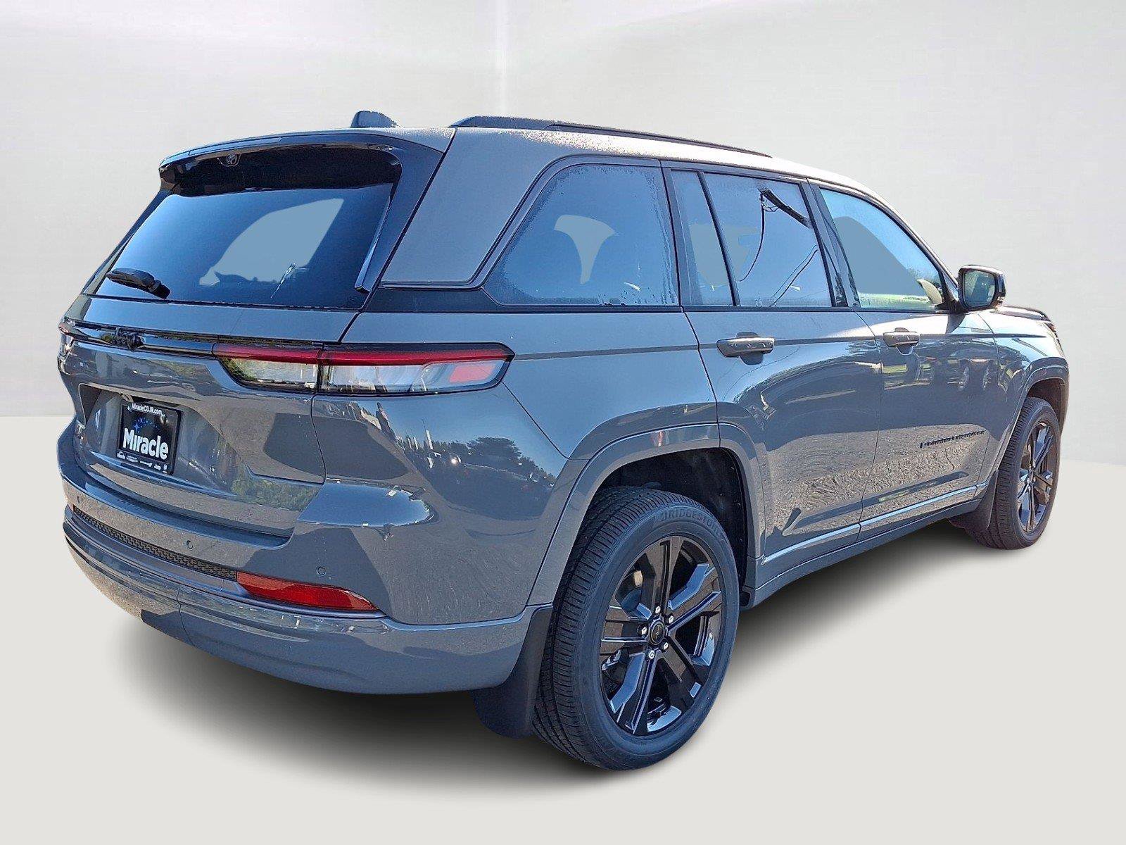 New 2027 Jeep Grand Cherokee Limited AWD/4WD image 3