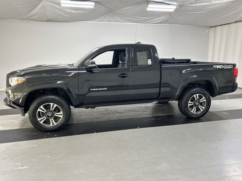 Used 2019 Toyota Tacoma TRD Sport w/ Technology Package AWD/4WD image 6