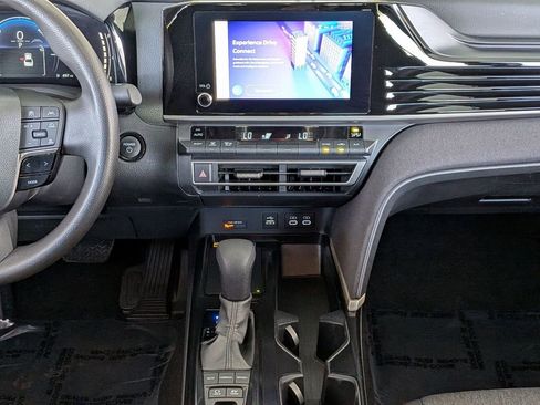 Used 2025 Toyota Camry LE image 19