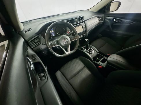 Used 2017 Nissan Rogue SV w/ SV Premium Package image 17