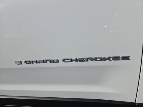 New 2025 Jeep Grand Cherokee L Laredo w/ Luxury Tech Group I image 10