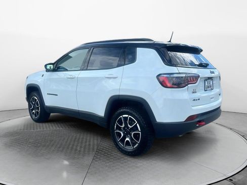 Used 2025 Jeep Compass Trailhawk AWD/4WD image 5
