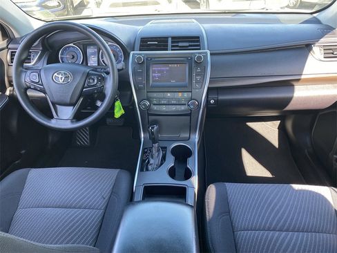 Used 2017 Toyota Camry LE image 14