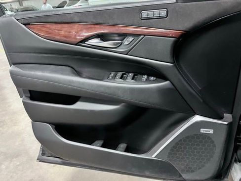 Used 2019 Cadillac Escalade Premium Luxury image 21