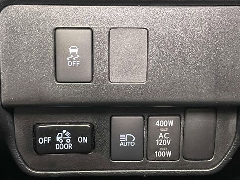 Used 2020 Toyota Tacoma TRD Sport AWD/4WD image 27