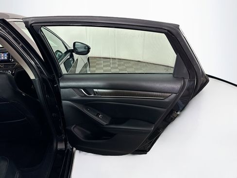 Used 2018 Honda Accord Touring image 29
