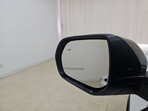 Used 2025 Chevrolet Traverse LT image 14