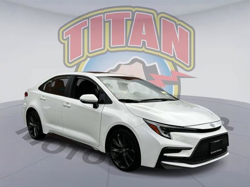 Used 2025 Toyota Corolla SE w/ SE Premium Package FWD image 1