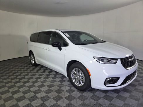 New 2026 Chrysler Pacifica Select FWD image 2