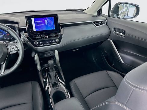 Certified 2025 Toyota Corolla Cross XLE FWD image 23