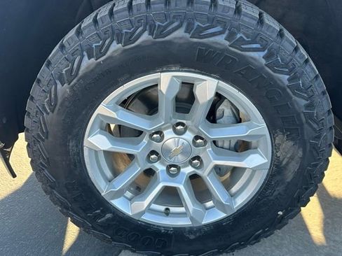 Certified 2024 Chevrolet Silverado 1500 LT w/ Z71 Off-Road Package AWD/4WD image 31
