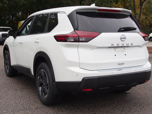 Used 2026 Nissan Rogue SV FWD image 5