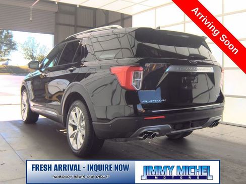 Used 2023 Ford Explorer Platinum w/ Technology Package AWD/4WD image 2