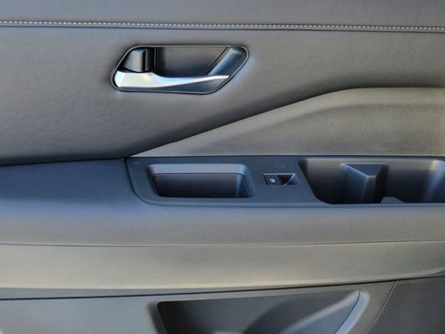 New 2025 Nissan Pathfinder SL image 12