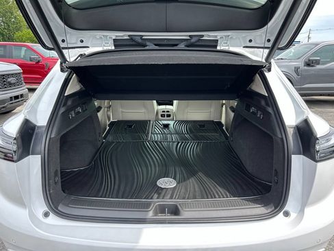 Used 2023 Buick Envision Avenir AWD/4WD image 39