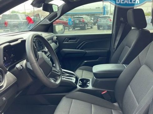 Used 2024 Chevrolet Colorado Trail Boss w/ Technology Package image 7