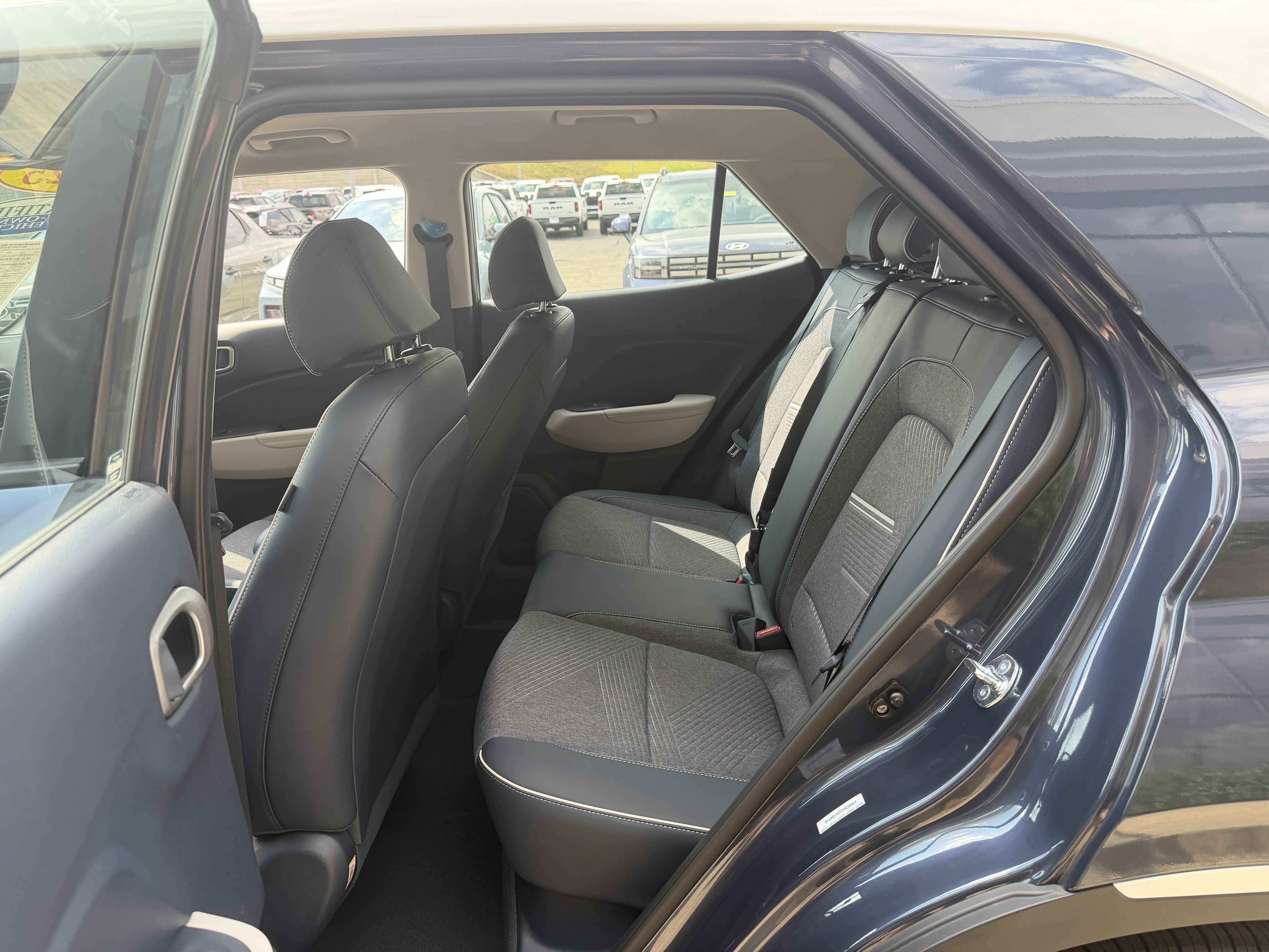 Certified 2025 Hyundai Venue Limited FWD image 25