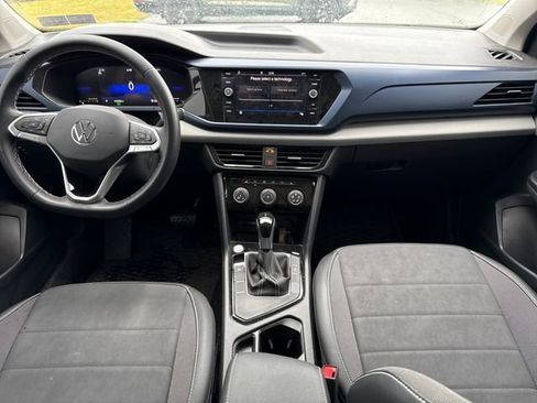 Used 2023 Volkswagen Taos SE w/ Panoramic Sunroof Package FWD image 18