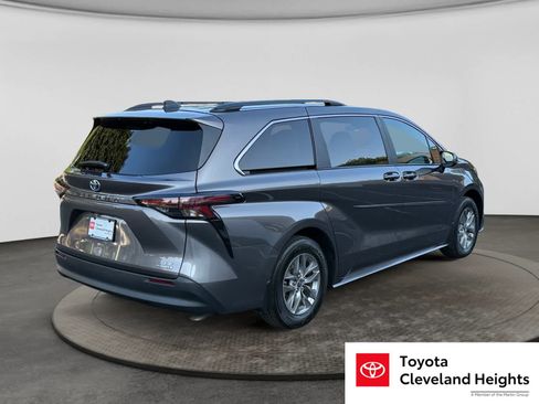 Used 2024 Toyota Sienna LE AWD/4WD image 5