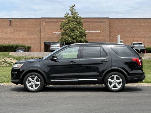 Used 2018 Ford Explorer XLT w/ Equipment Group 202A FWD image 5
