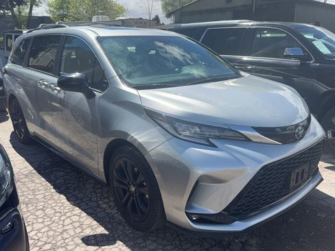 Used 2023 Toyota Sienna XSE image 2