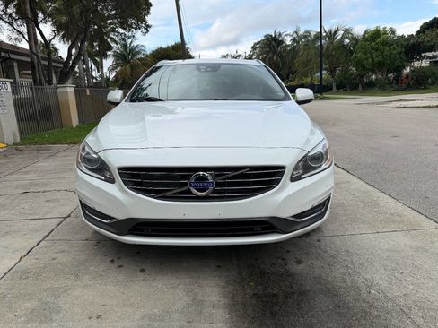 Used 2015 Volvo V60 T5 Platinum image 3
