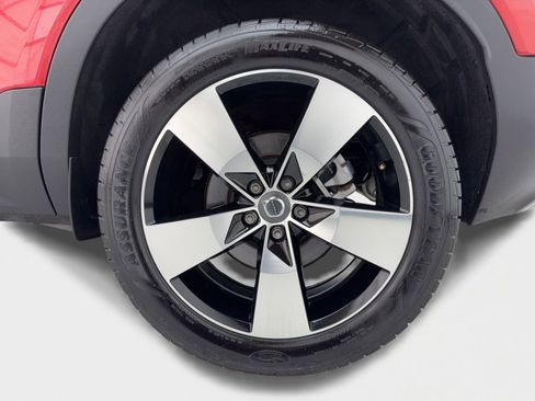 Used 2019 Volvo XC40 T4 Momentum image 53