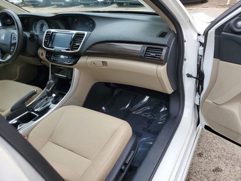 Used 2017 Honda Accord Touring image 15