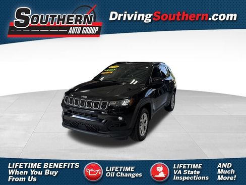 Used 2024 Jeep Compass Latitude AWD/4WD image 1