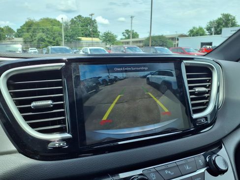 Used 2026 Chrysler Pacifica Select FWD image 5