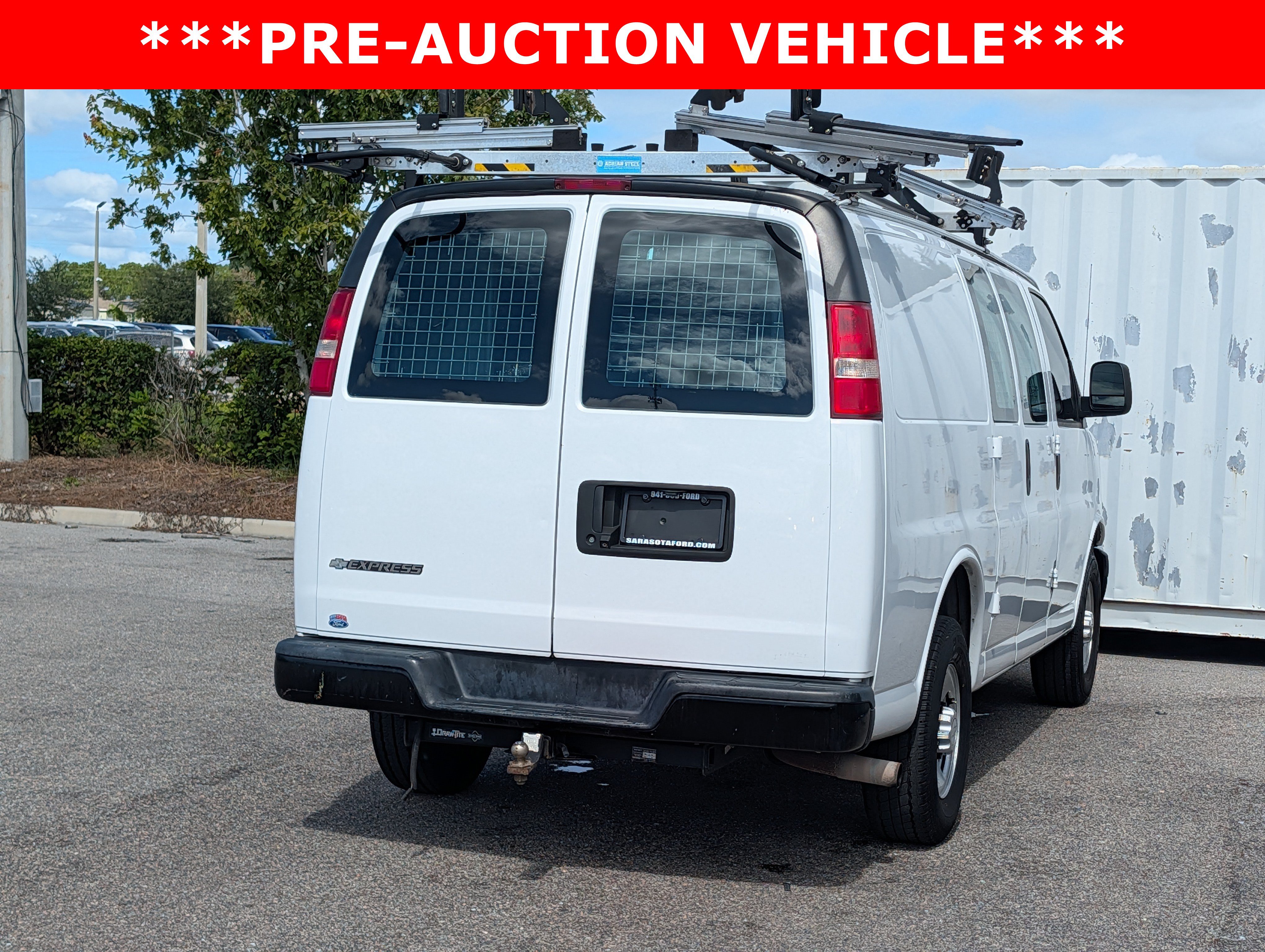 Used 2018 Chevrolet Express 2500 w/ Driver Convenience Package RWD image 5