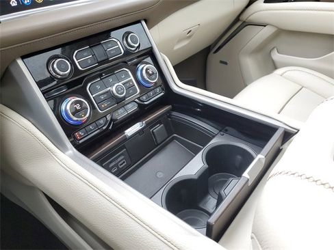 Used 2021 GMC Yukon Denali w/ Denali Ultimate Package image 18