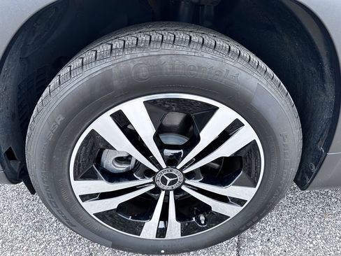 Used 2025 Mercedes-Benz GLB 250 4MATIC image 14