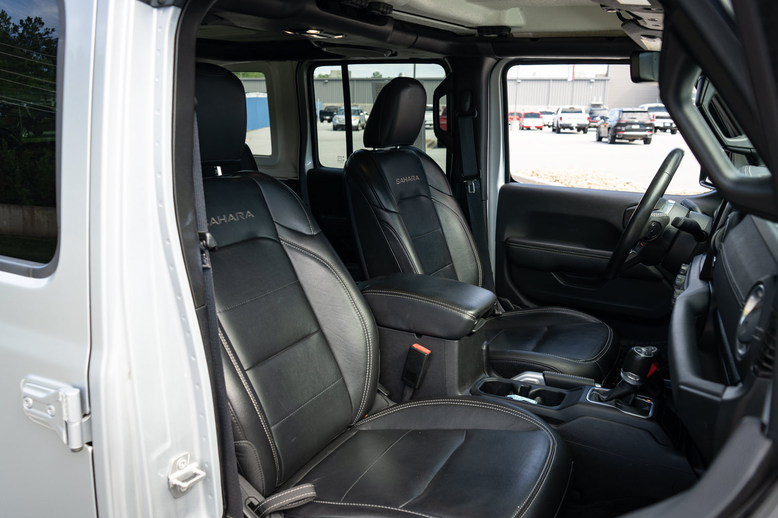 Used 2023 Jeep Wrangler Unlimited Sahara w/ Cold Weather Group AWD/4WD image 22