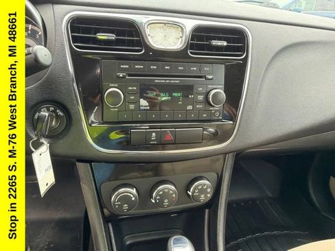 Used 2013 Chrysler 200 Touring FWD image 22