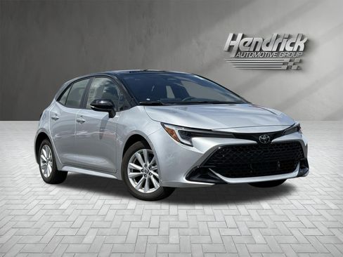 Used 2024 Toyota Corolla SE FWD image 2