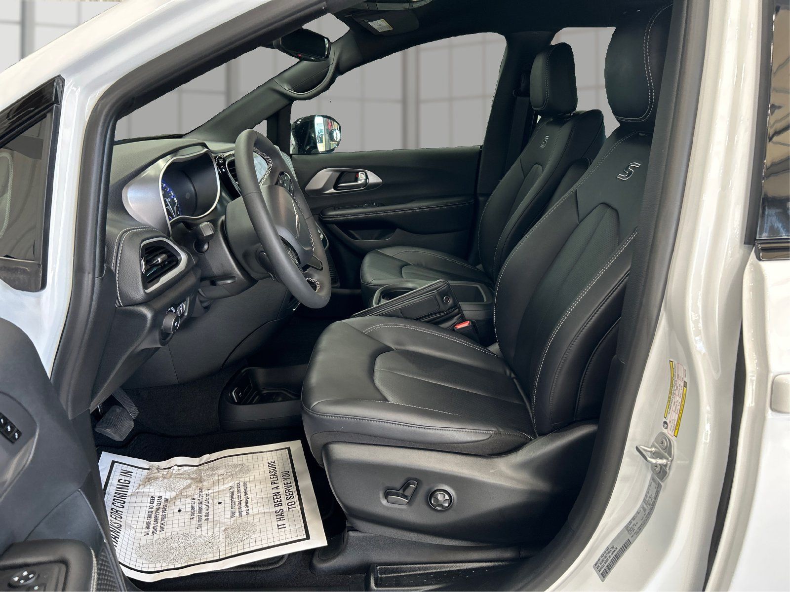 Used 2026 Chrysler Pacifica Select w/ S Appearance Package FWD image 9