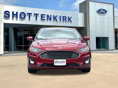Used 2020 Ford Fusion SE FWD image 2