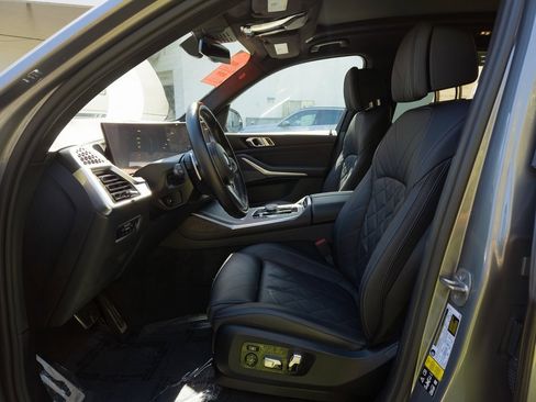 Used 2023 BMW X7 xDrive40i w/ M Sport Package image 10