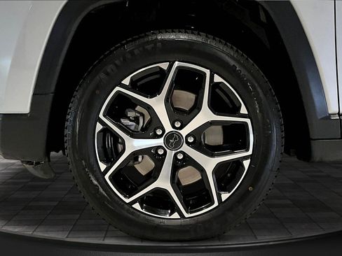 Used 2025 Jeep Compass Limited AWD/4WD image 34