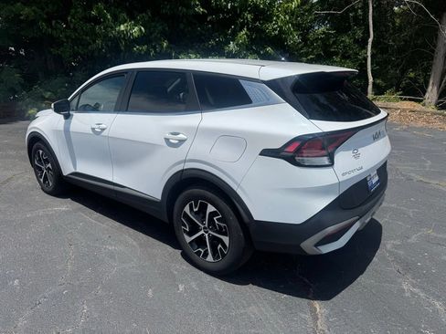Used 2023 Kia Sportage EX FWD image 3